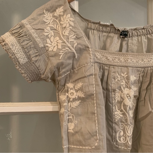 Gray J Crew embroidered peasant blouse - small - Picture 3 of 8